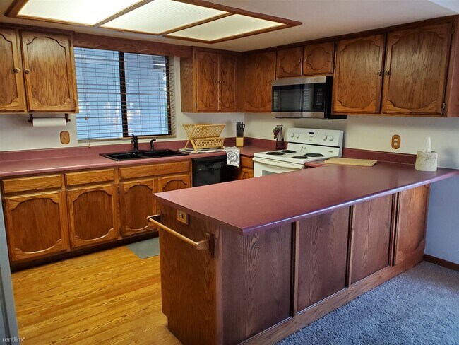 Foto del edificio - 3 br, 3 bath Townhome - 2881 South 29th St...