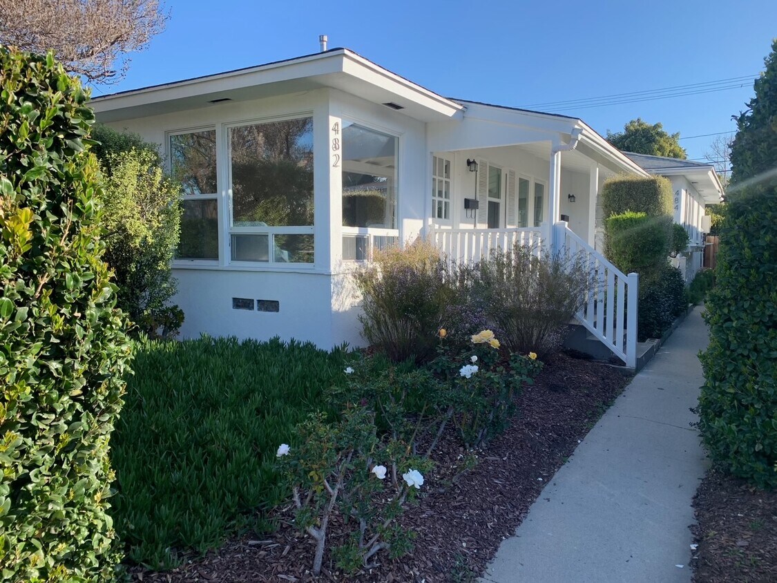 Primary Photo - 482 N Hollywood Way