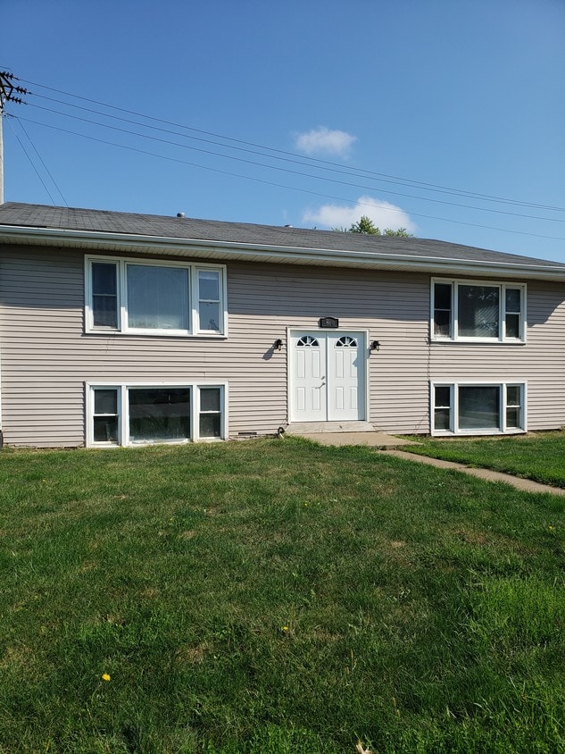 Primary Photo - 800 Hillside Dr