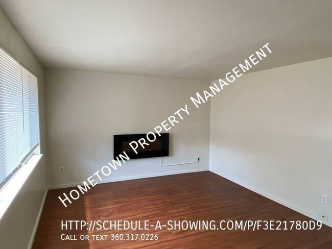 Foto del edificio - Yelm Rambler with Huge Yard!  Available NOW!