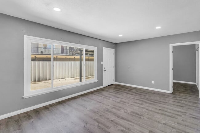 Foto del edificio - 1117 N Mayfield Ave