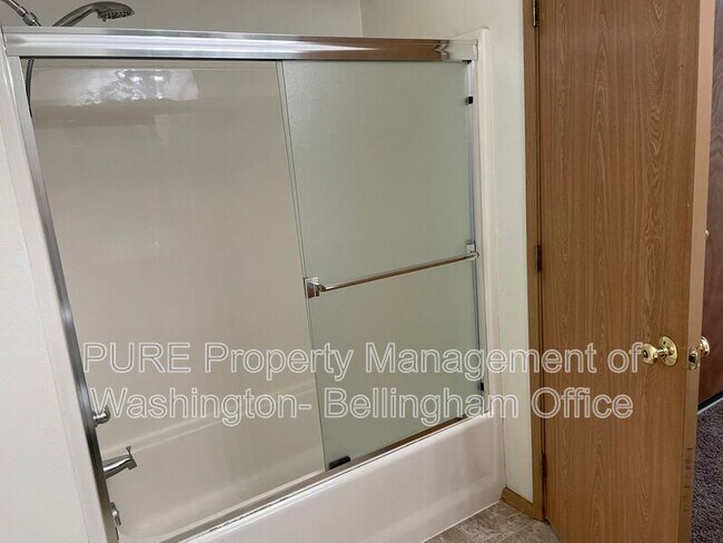Building Photo - 3269 Racine St