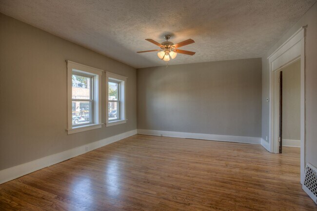 Foto del edificio - 4-Plex on Farnam