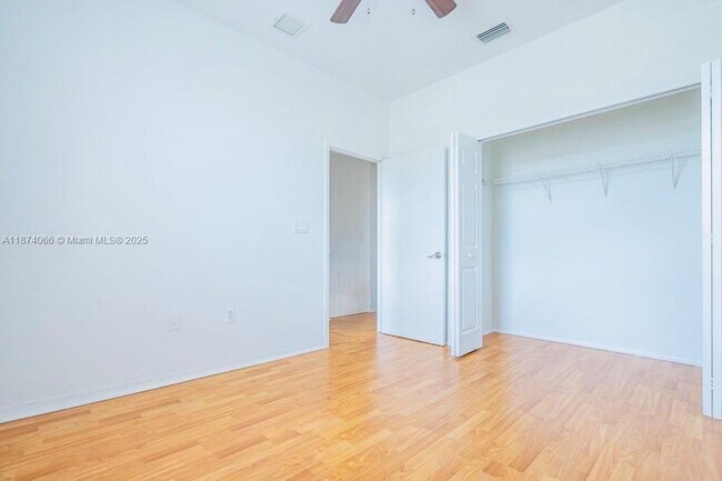 Foto del edificio - 784 SW 106th Ave