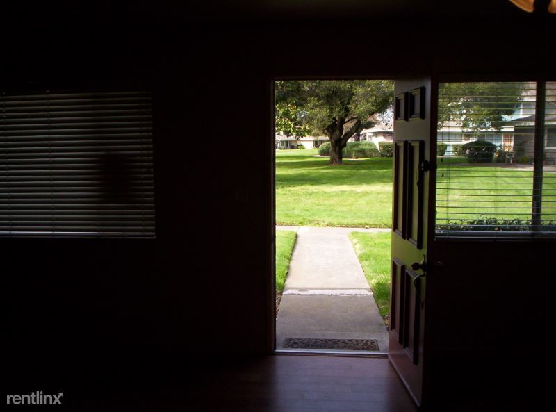Primary Photo - 2500 Plata Ct