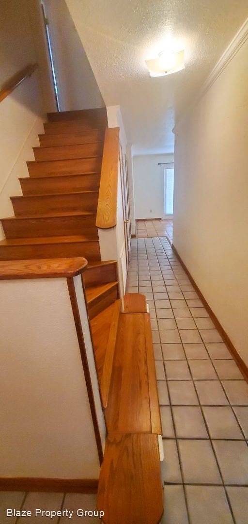 Building Photo - 3 br, 2 bath House - 4600 SW 38th Ave