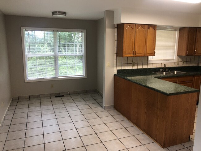 Foto del edificio - 254 Sloans Grove Rd