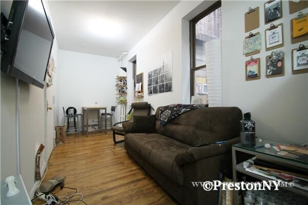 Foto del edificio - 152 8th Ave