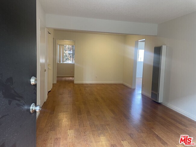 Foto del edificio - 1247 N Virgil Ave