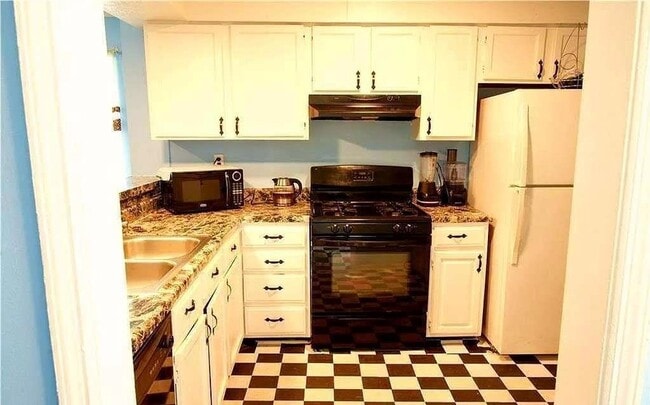 Photo - 852 Glynn Oaks Dr Townhome