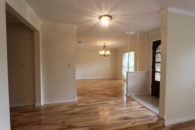 Foto del edificio - 4 Bedroom/2 Bath/2 Car Garage