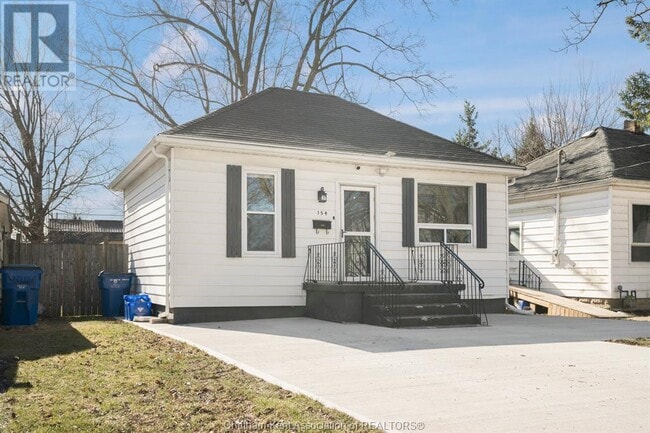 Building Photo - 154 Selkirk St
