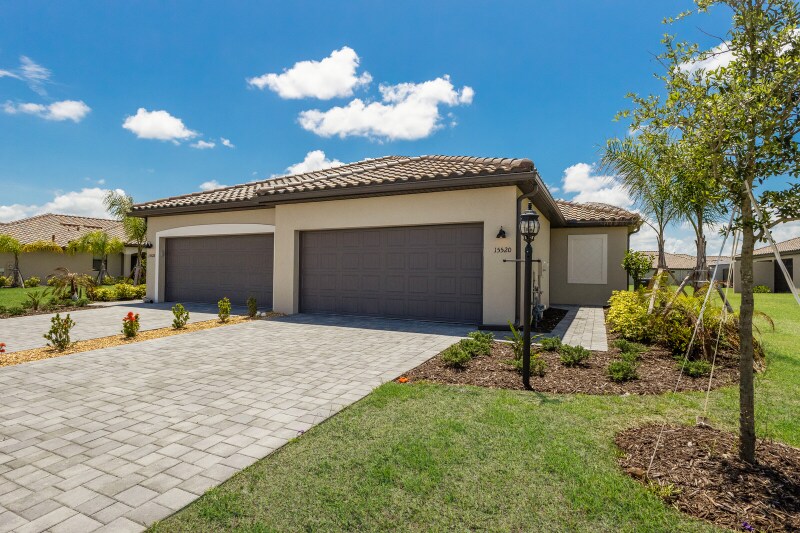 Foto principal - 15520 Sunny Day Dr
