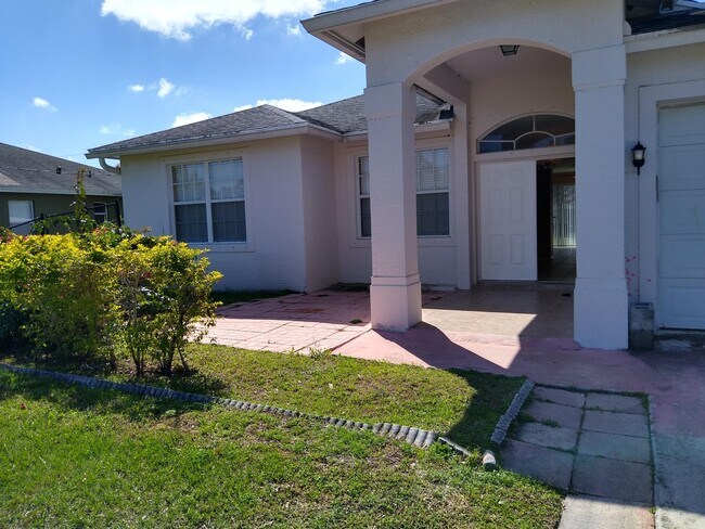 Building Photo - 1442 SW Dow Ln