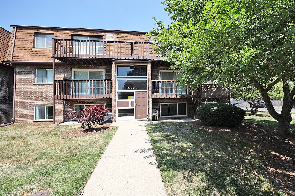 109 Boardwalk St Unit 1W, Elk Grove Village, IL 60007 Condo for Rent