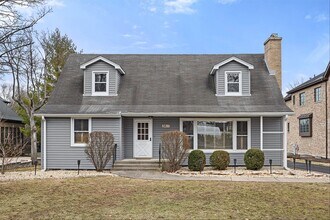 Building Photo - 5631 S Oak St