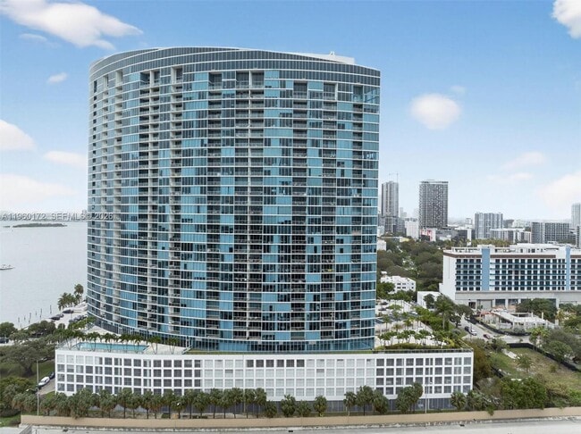 Foto del edificio - 601 NE 36th St