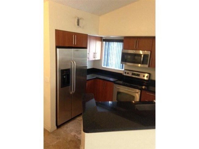 Foto del edificio - 3365 Pinewalk Dr N