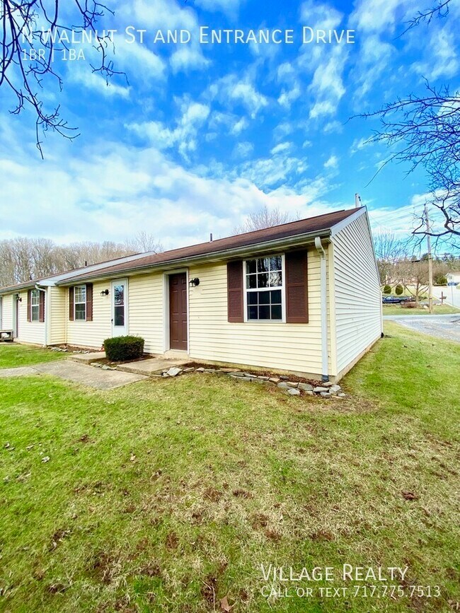 Building Photo - END-unit! No one above or below! Cozy 1-Be...