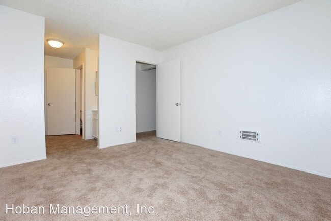Building Photo - 3 br, 2 bath Apartment - 246 N Emerald Dr....
