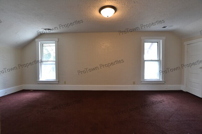 Foto del edificio - 1067 N May St