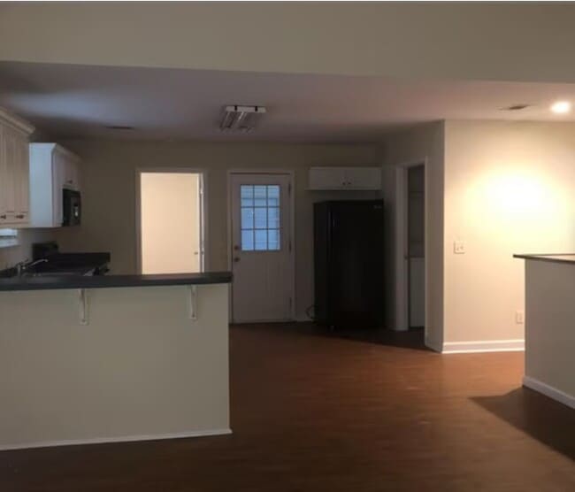 Building Photo - 807 King Arthur Dr