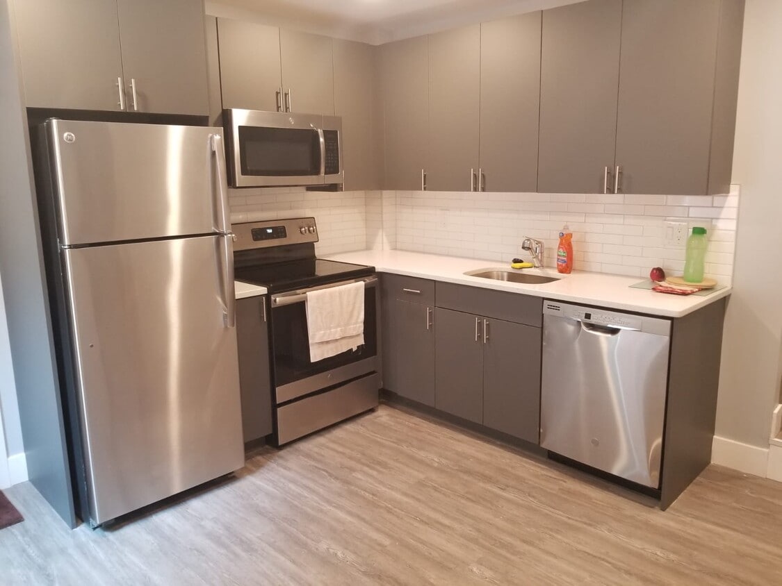 Primary Photo - 327 S 46th St