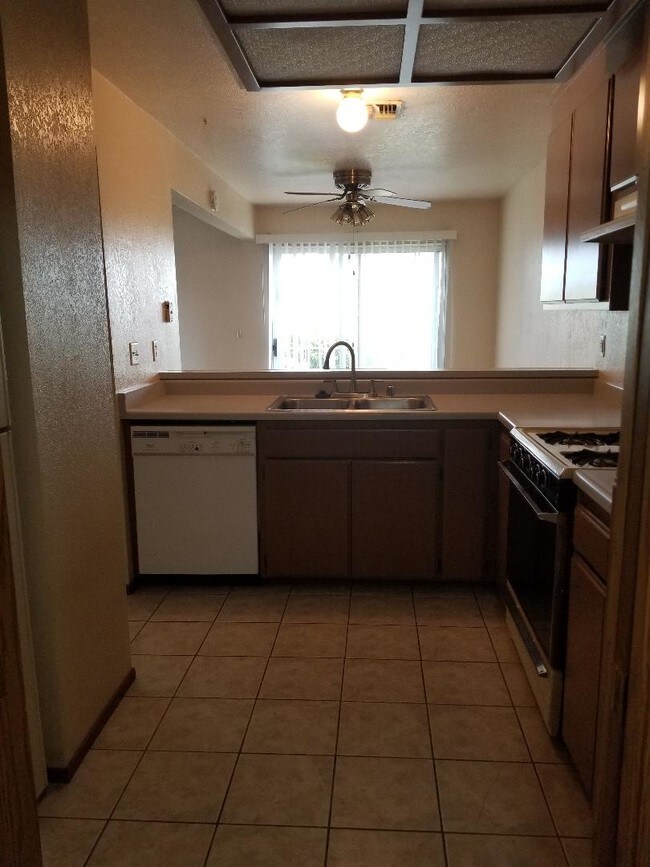 Building Photo - 5391 Valleyridge Dr