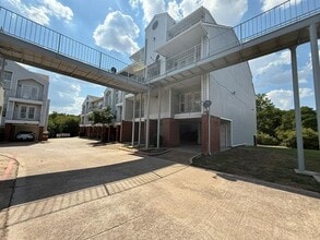 Building Photo - 9823 Summerwood Cir