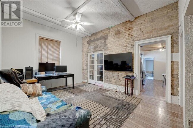 Photo du bâtiment - 416 Simcoe St