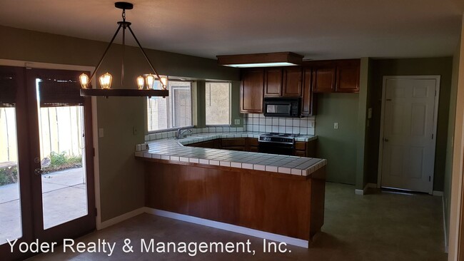 Building Photo - 3 br, 2 bath House - 725 E. Milgeo Avenue