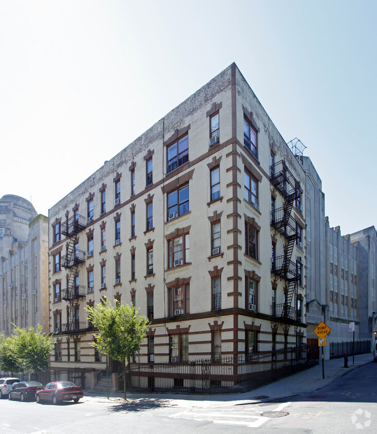 Foto principal - 800 E 173rd St