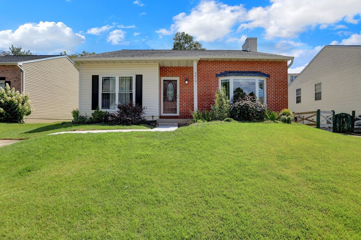 Foto principal - Charming Home with Modern Upgrades and Out...
