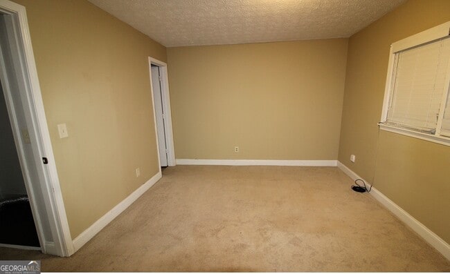 Foto del edificio - 888 Chartley Dr SW