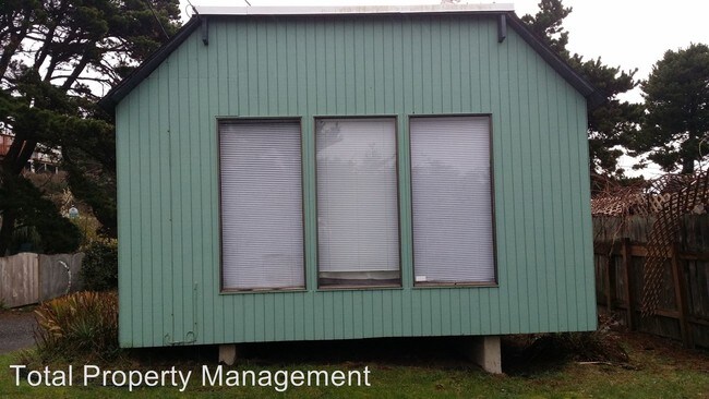 Building Photo - 5320 NE Logan Rd