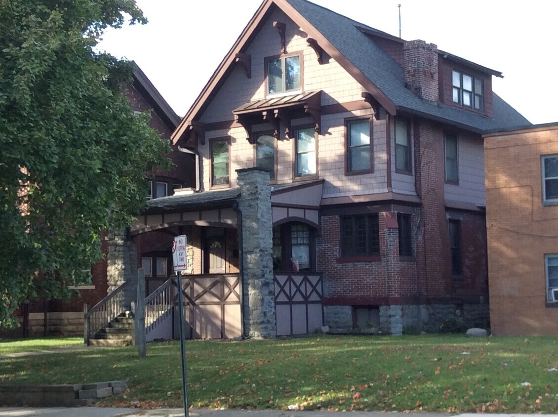 Foto del edificio - 7 Bedroom 3 bath House