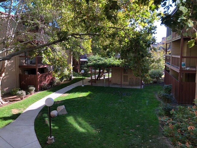 Foto del edificio - 1 Bedroom & 1  Bathroom Condo