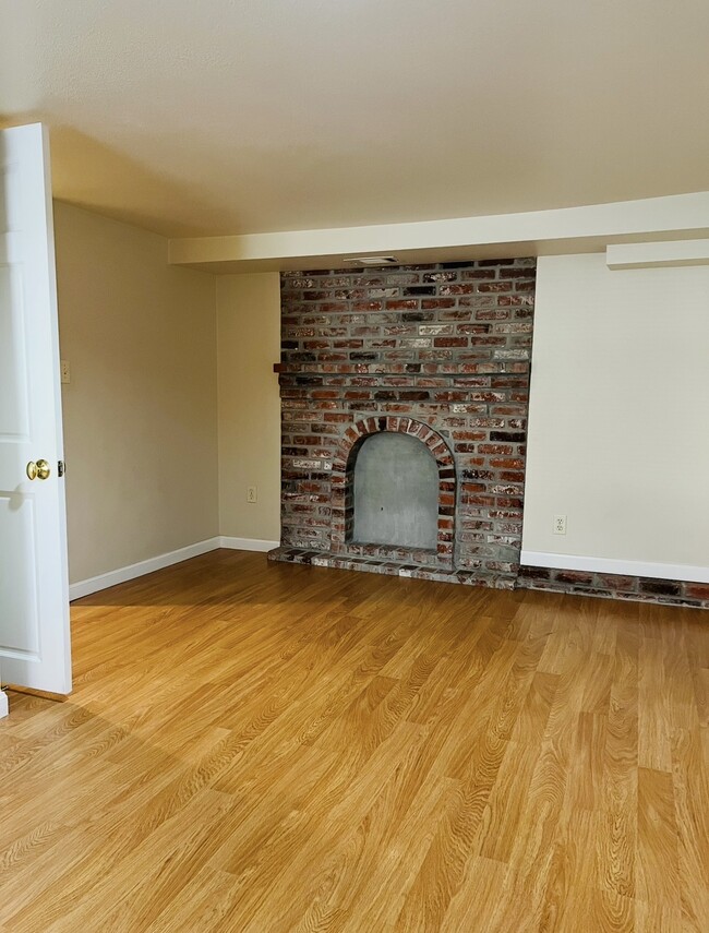 Building Photo - 2071 Clinton Ave