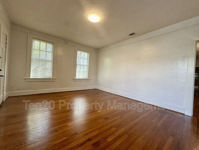 Foto del edificio - 1219 Owsley Ave