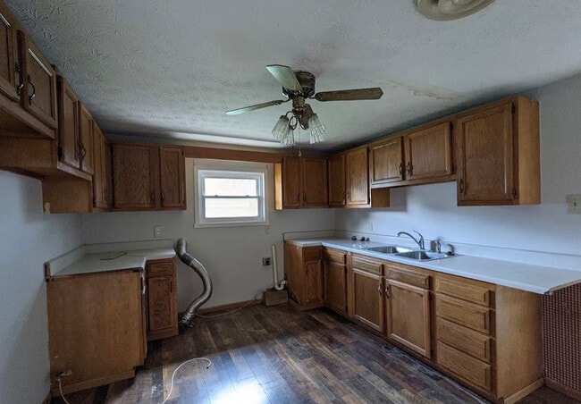 Building Photo - 1712 Little Ave