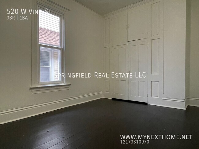 Building Photo - Just remodeled! New Kitchen, New Paint, Ne...