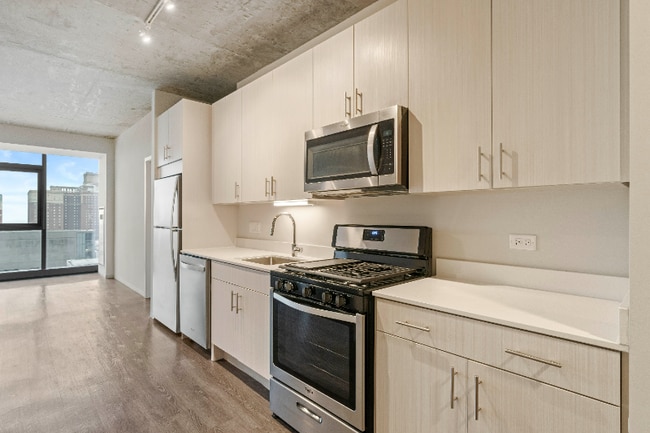 Photo - 702 S Clark St (Chicago, IL) Apartment