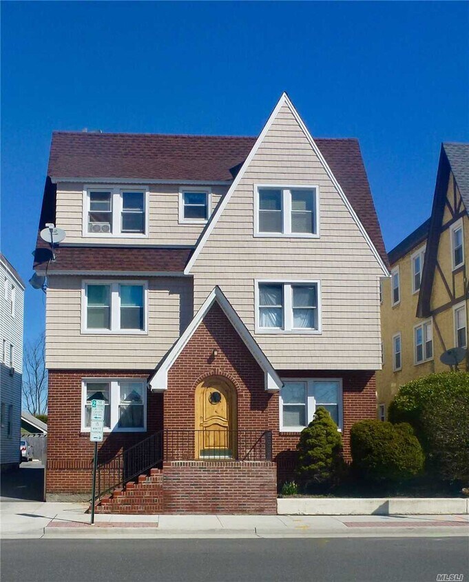 Primary Photo - 243 Maple Ave