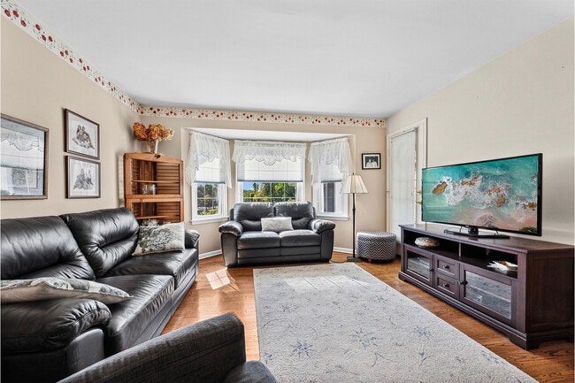 Foto del edificio - 35 Salters Farm Rd