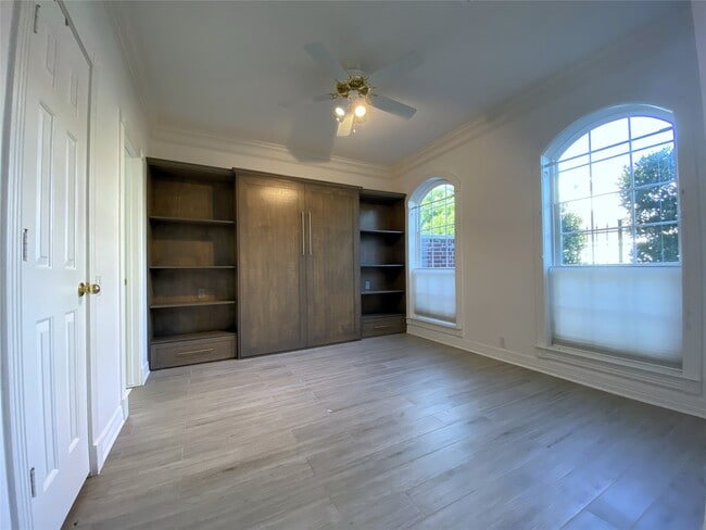 Building Photo - 2506 Van Buren St