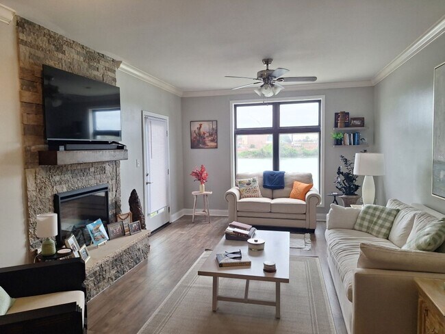 Foto del edificio - Your own personal view of the Tn River and...