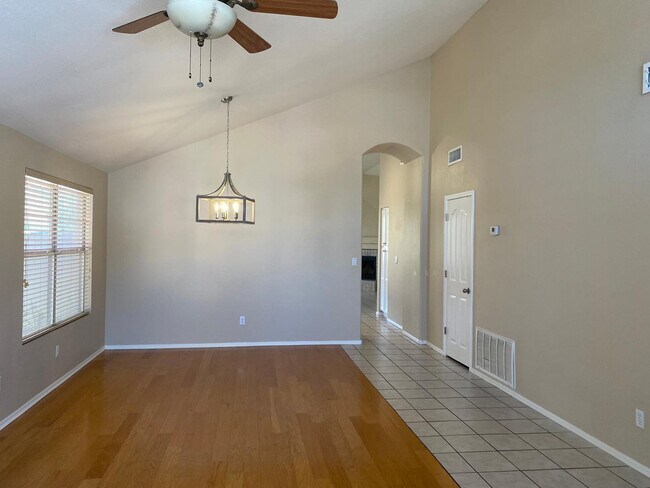 Building Photo - 1277 W Myrna Ln