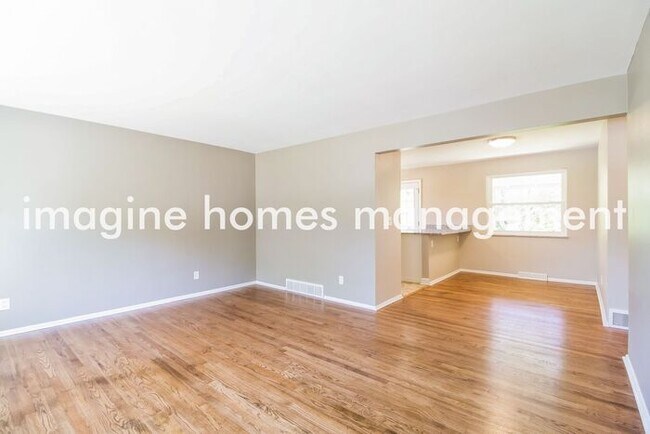 Building Photo - Cute 3 Bedroom Ranch in Anderson Township