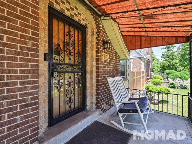 Building Photo - 2 Bedroom 1 Bath Upstairs of Single Family Home in Denver - Shared with AirBnB in Basement