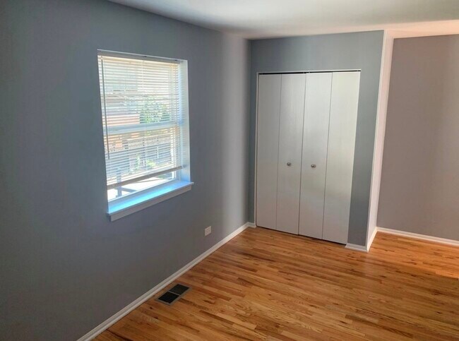 Foto del edificio - 2216 W Adams St